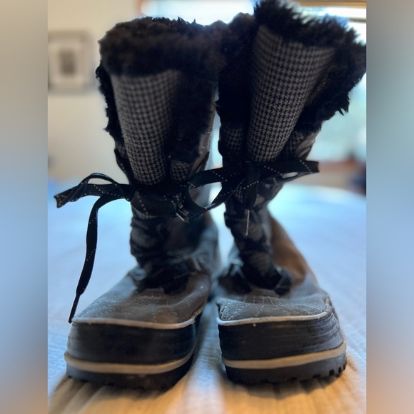 Women Sorel snow boots - Picture 2 of 4